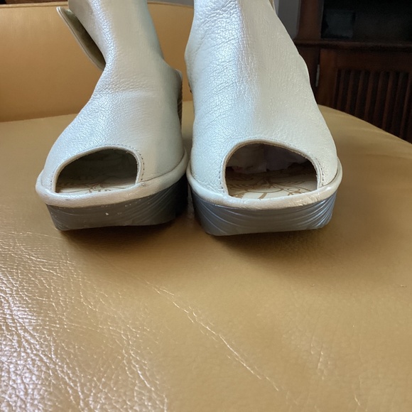 Women’s FLY LONDON ivory shoes size 42 - Picture 6 of 6